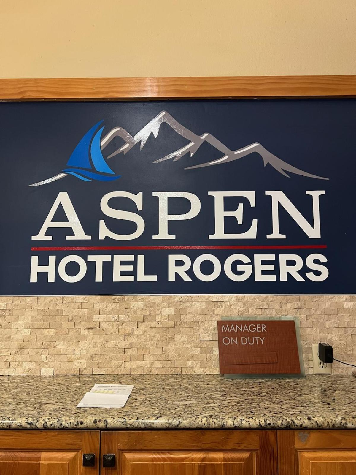 Aspen Hotel Rogers Formerly Americ Inn Buitenkant foto